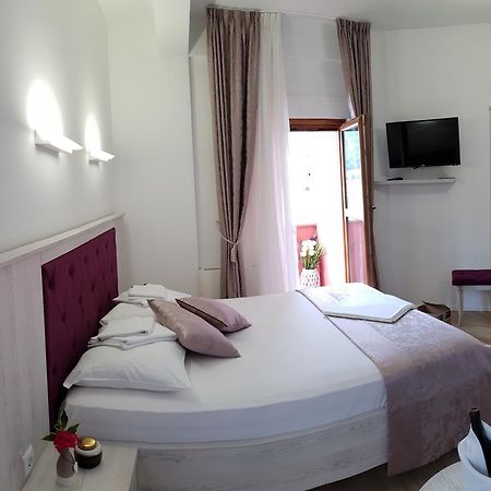Apis Hotel Требинье Экстерьер фото