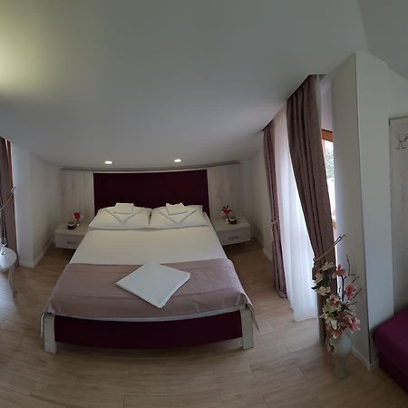 Apis Hotel Требинье Экстерьер фото