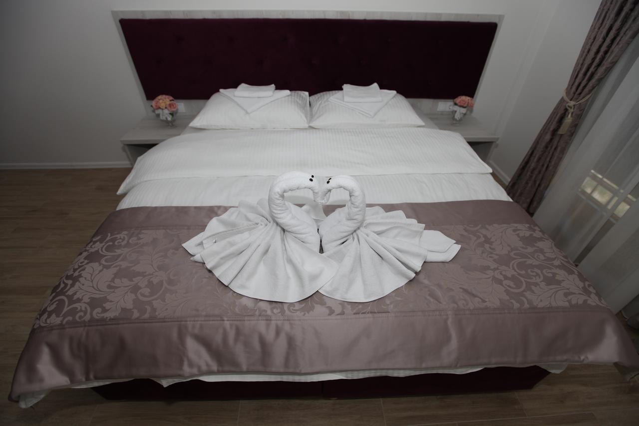 Apis Hotel Требинье Экстерьер фото