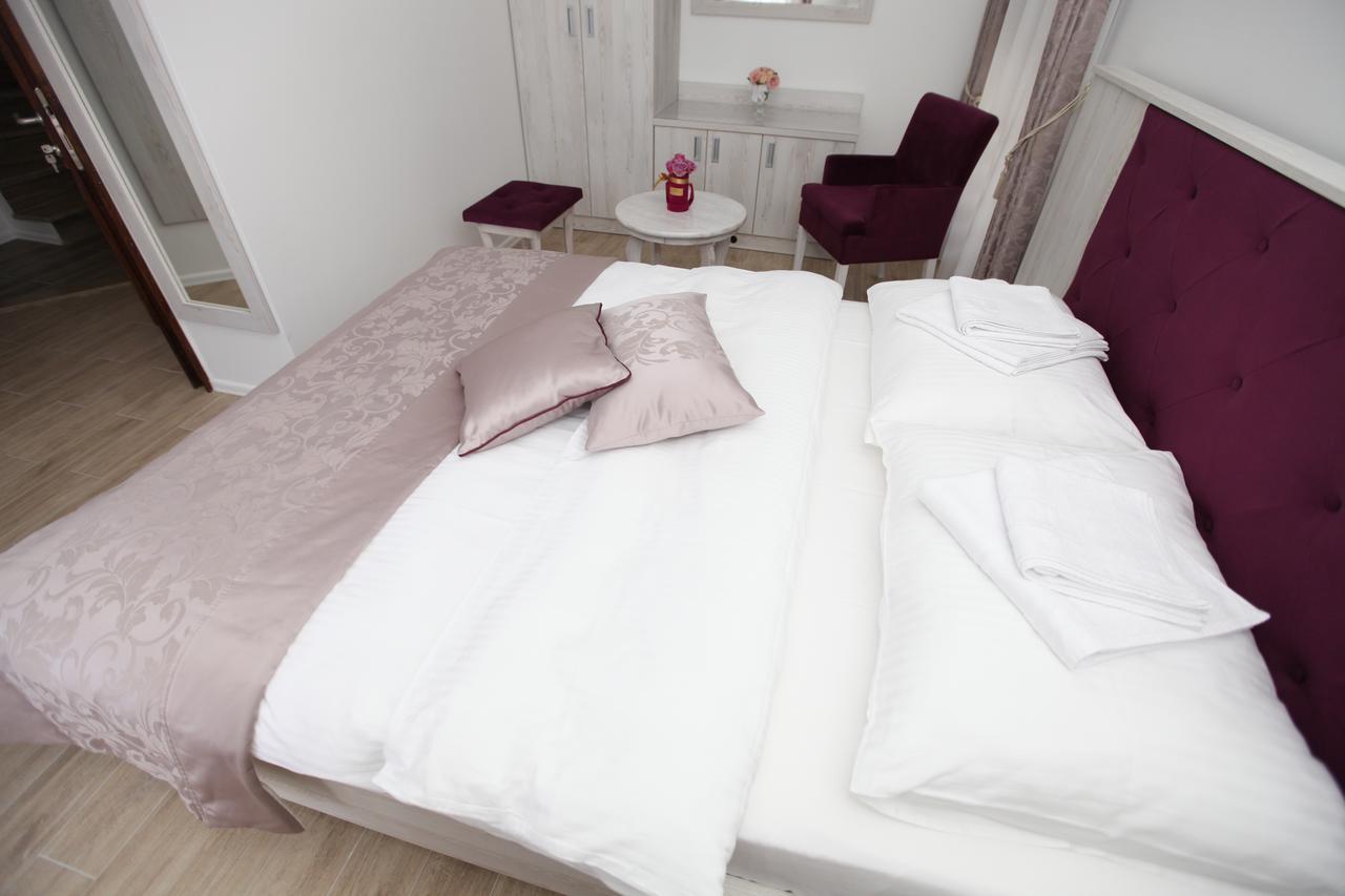 Apis Hotel Требинье Экстерьер фото