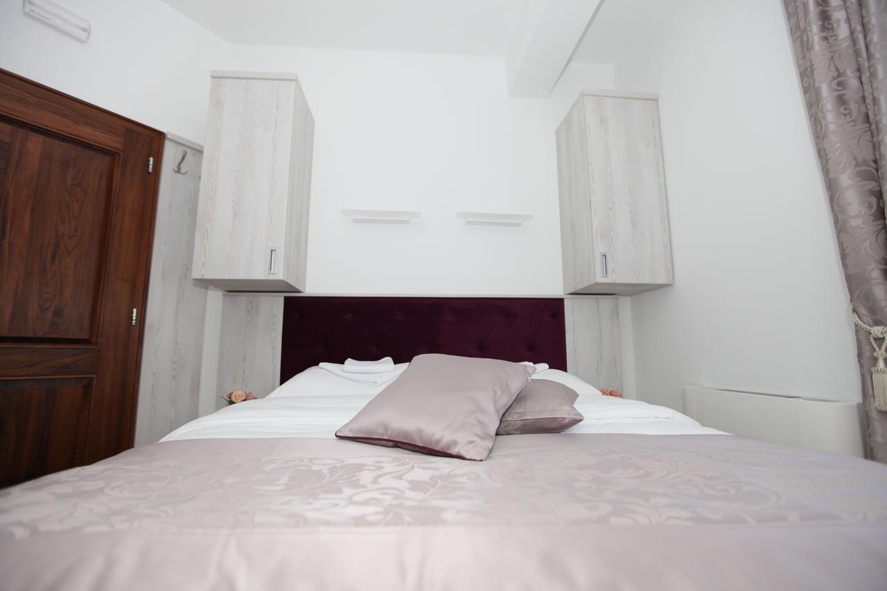 Apis Hotel Требинье Экстерьер фото