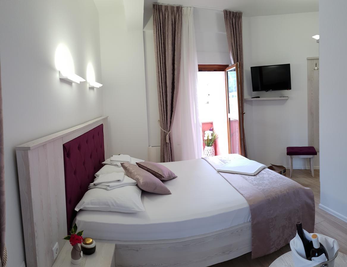 Apis Hotel Требинье Экстерьер фото