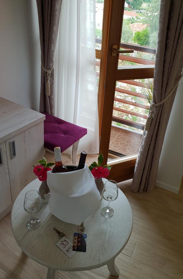 Apis Hotel Требинье Экстерьер фото