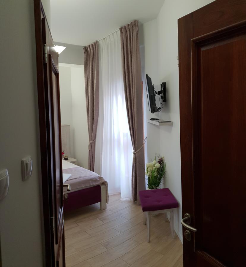 Apis Hotel Требинье Экстерьер фото