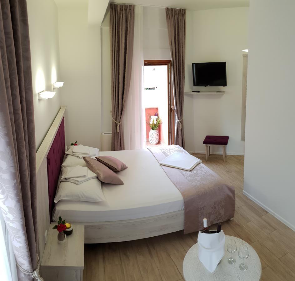 Apis Hotel Требинье Экстерьер фото