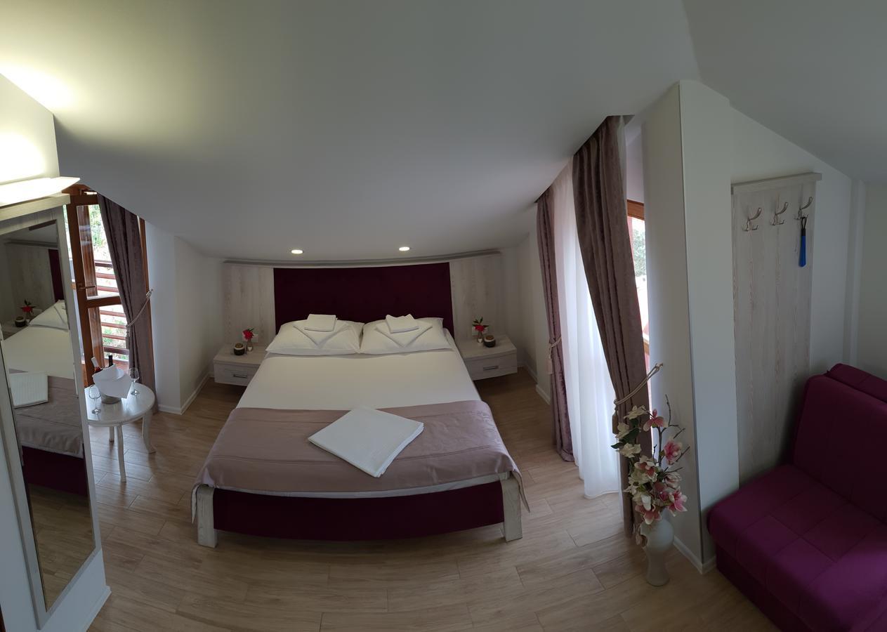 Apis Hotel Требинье Экстерьер фото