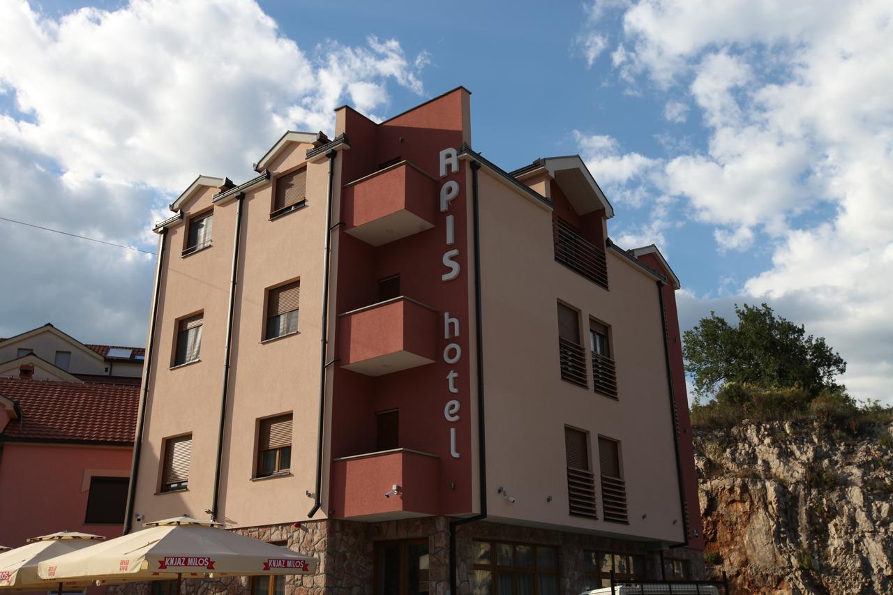 Apis Hotel Требинье Экстерьер фото