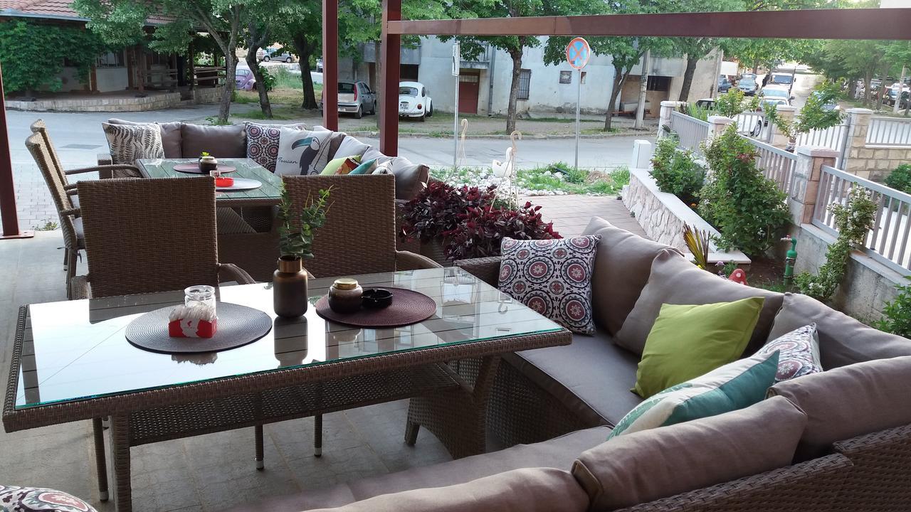 Apis Hotel Требинье Экстерьер фото